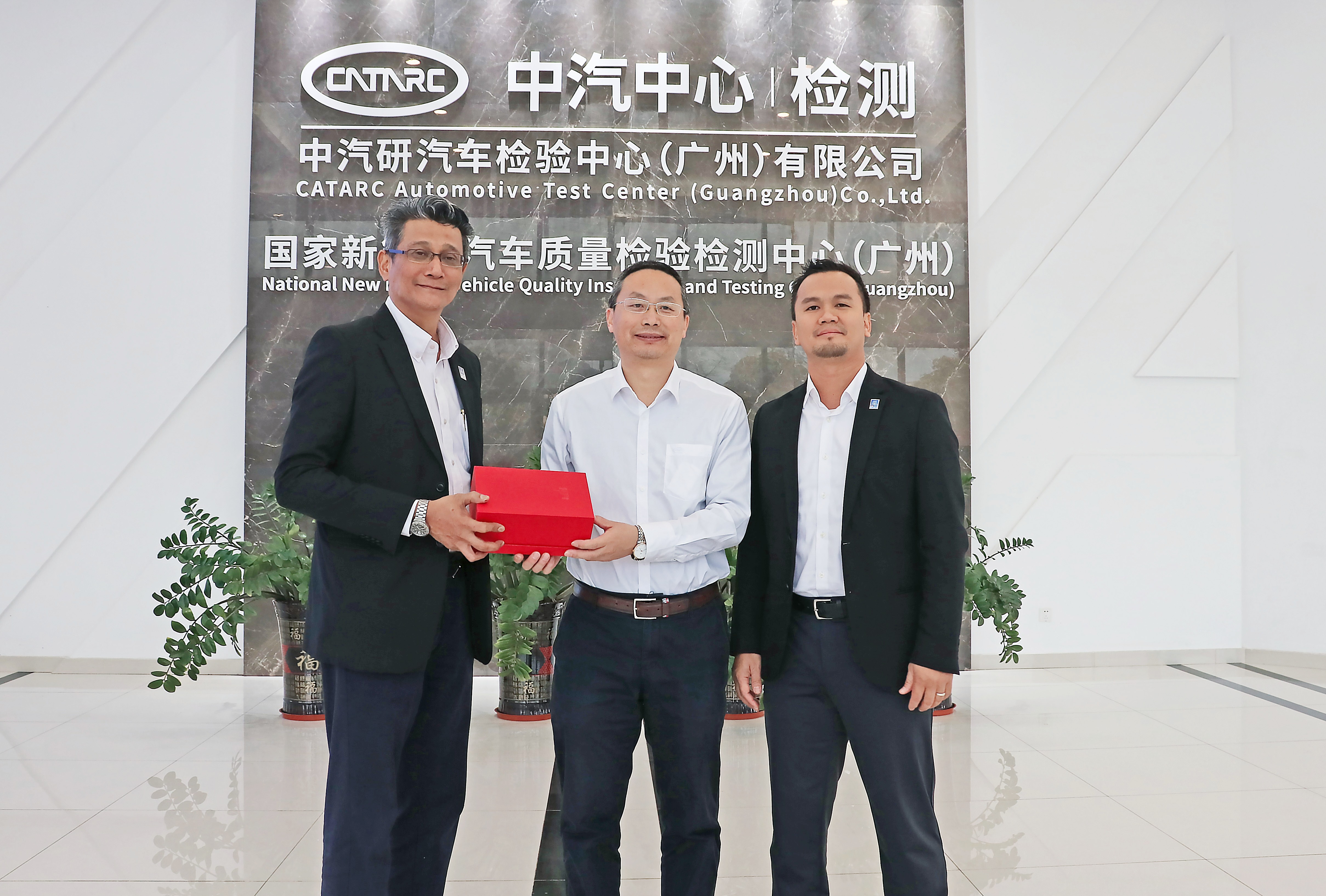 马来西亚标准与工业研究院（SIRIM）一行到访广州检验中心3.jpg